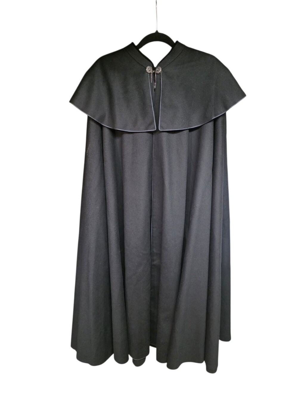 VTG Casa Seseña Madrid Wool Cape Black/ Burgundy Velvet Trim Cloak